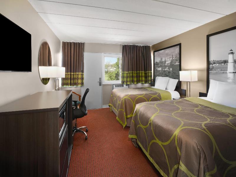 Super 8 by Wyndham Gananoque/Country Squire Resort image