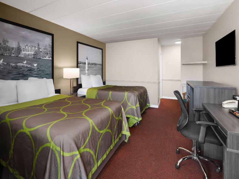 Super 8 by Wyndham Gananoque/Country Squire Resort image