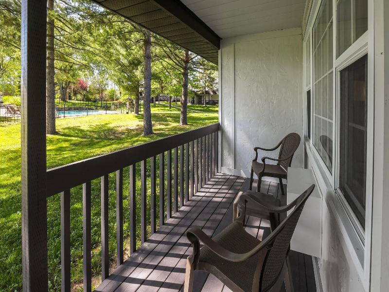 Super 8 by Wyndham Gananoque/Country Squire Resort image