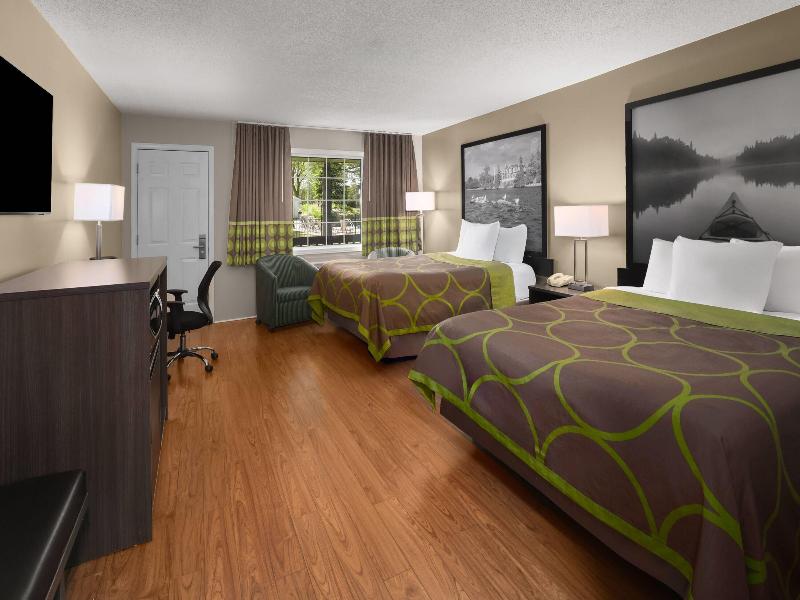 Super 8 by Wyndham Gananoque/Country Squire Resort image