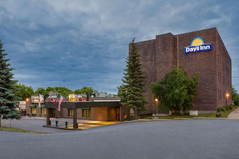 Days Inn & Conference Centre by Wyndham Renfrew