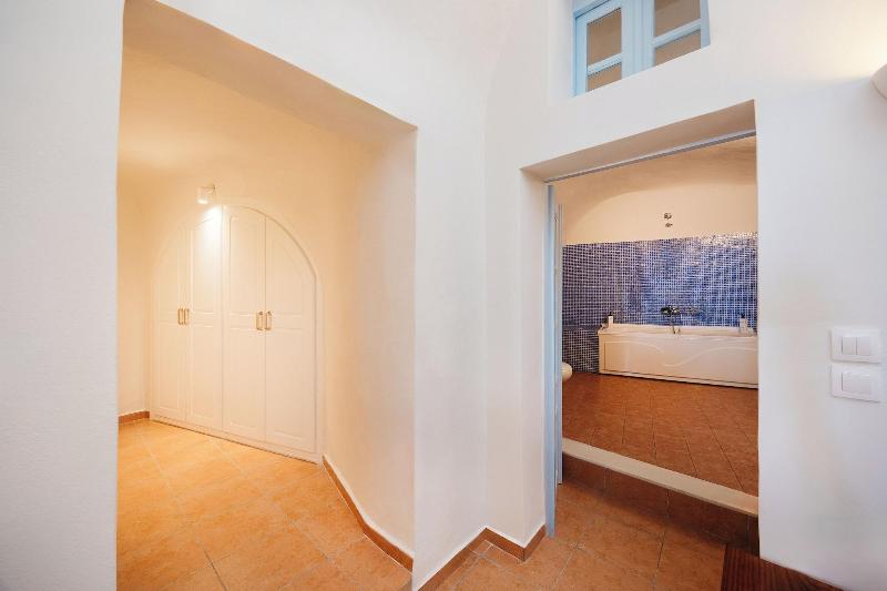 Kastro Suites image