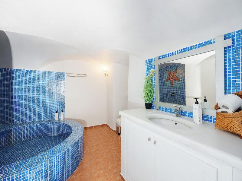 Kastro Suites image
