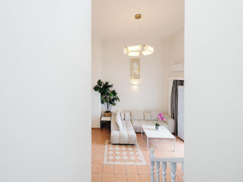 Kastro Suites image