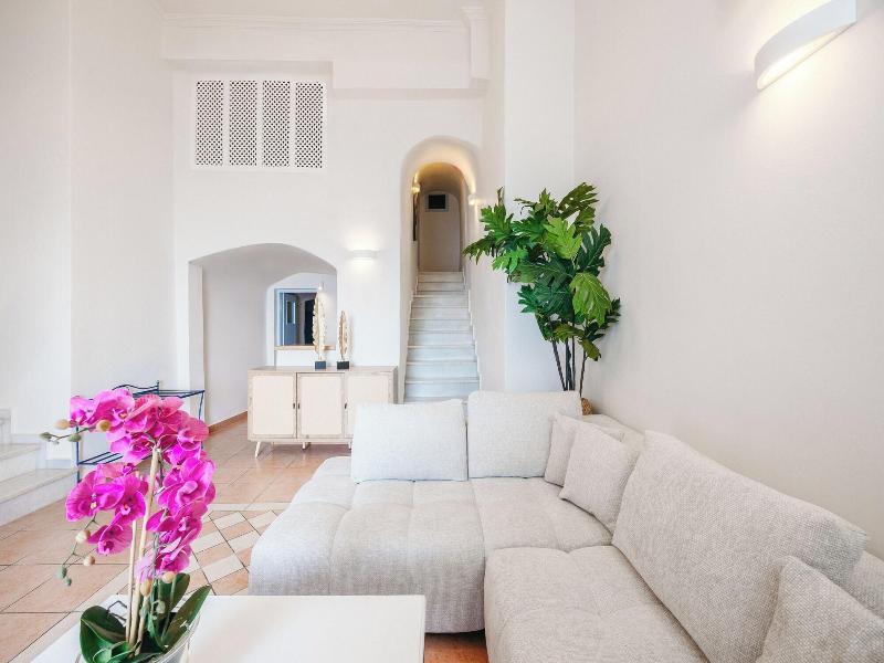 Kastro Suites image