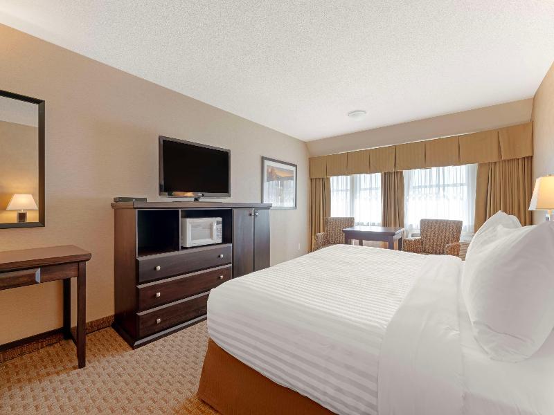 Best Western Plus Emerald Isle Hotel image