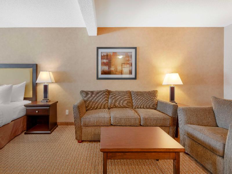 Best Western Plus Emerald Isle Hotel image
