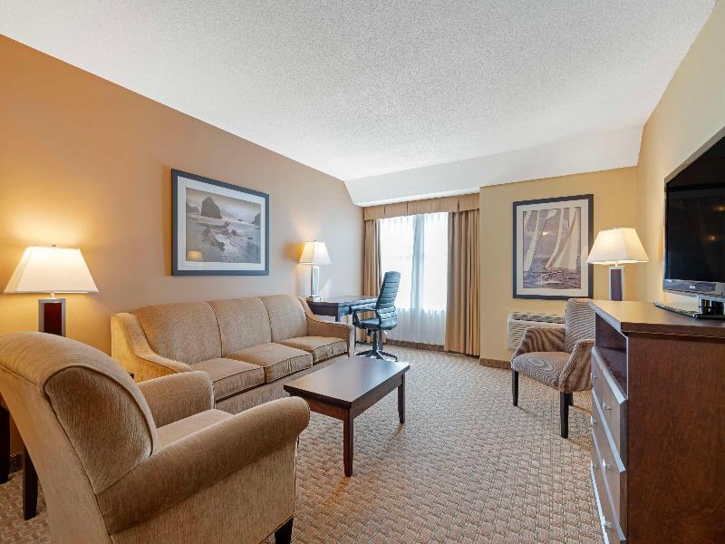 Best Western Plus Emerald Isle Hotel image