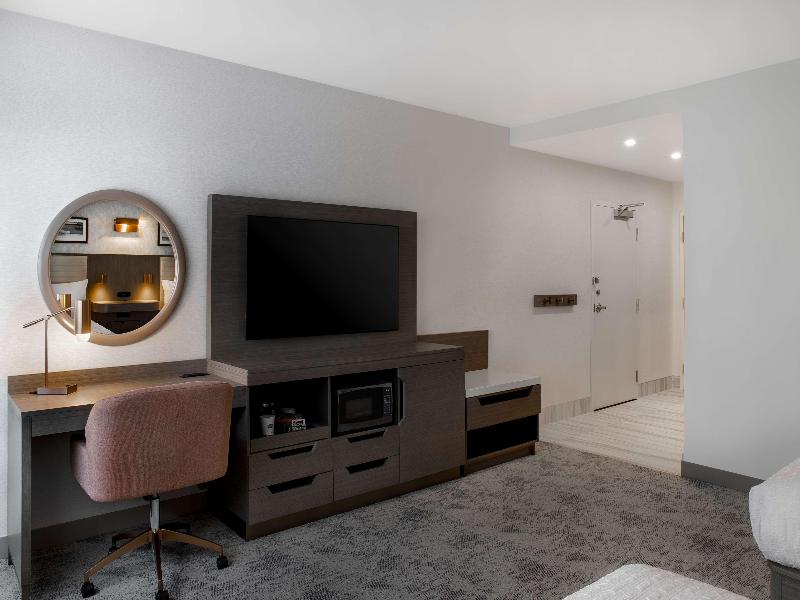 Hampton Inn by Hilton Winnipeg Downtown image