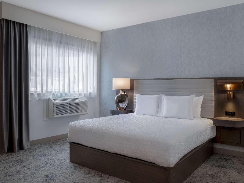Hampton Inn by Hilton Winnipeg Downtown image