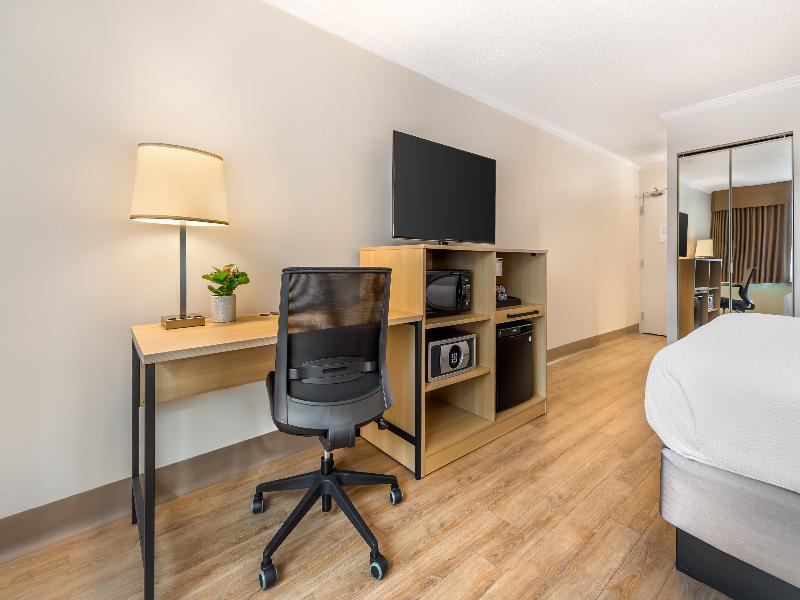 Best Western Plus Ottawa City Centre image