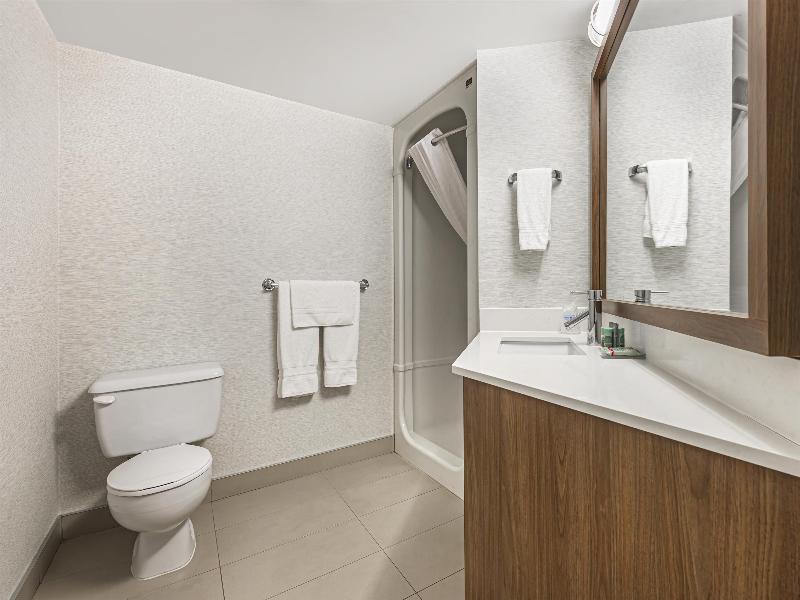 Best Western Hotel Brossard image