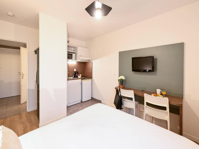 Comfort Aparthotel Versailles, St Cyr L'Ecole image