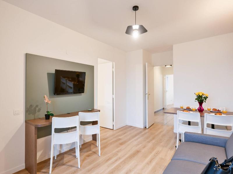 Comfort Aparthotel Versailles, St Cyr L'Ecole image