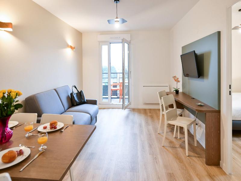 Comfort Aparthotel Versailles, St Cyr L'Ecole image