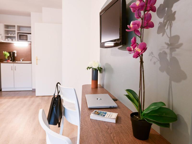 Comfort Aparthotel Versailles, St Cyr L'Ecole image