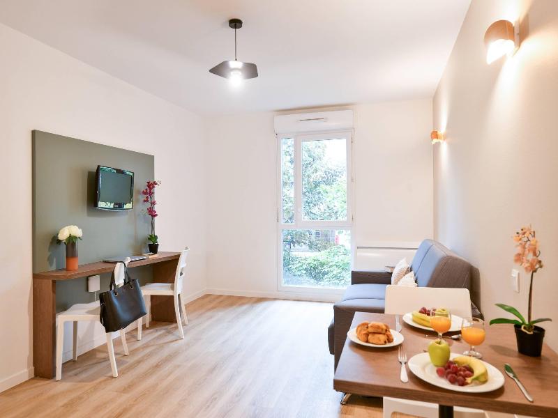 Comfort Aparthotel Versailles, St Cyr L'Ecole image