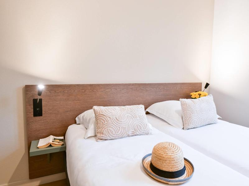 Comfort Aparthotel Versailles, St Cyr L'Ecole image