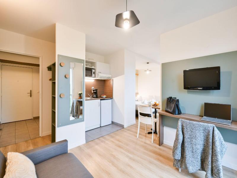 Comfort Aparthotel Versailles, St Cyr L'Ecole image