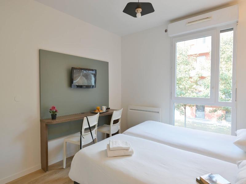 Comfort Aparthotel Versailles, St Cyr L'Ecole image