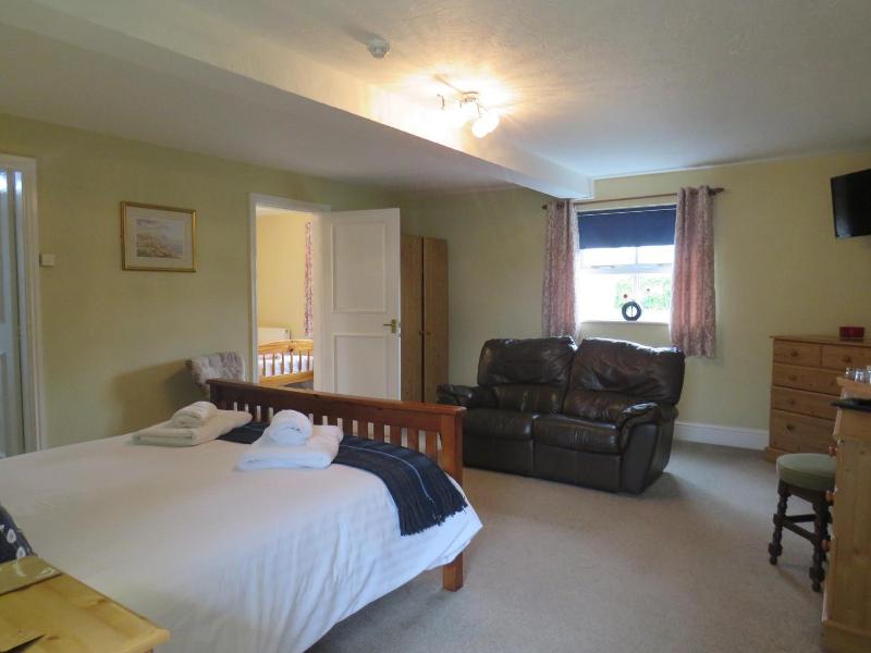 Ganton Greyhound Inn image