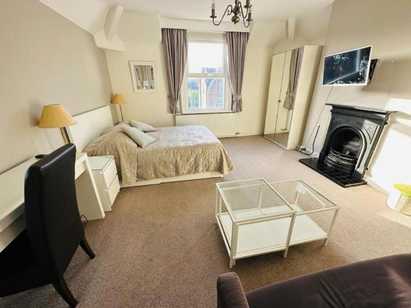 Lennox Lea Hotel & Apartments image