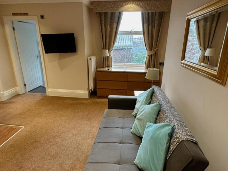 Lennox Lea Hotel & Apartments image