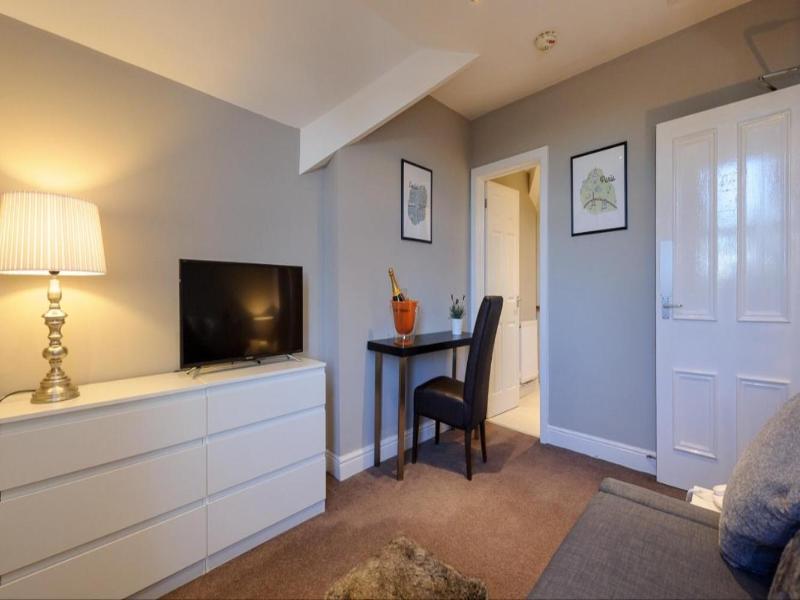Lennox Lea Hotel & Apartments image