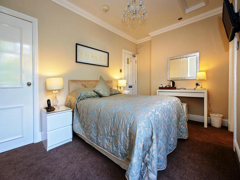 Lennox Lea Hotel & Apartments image