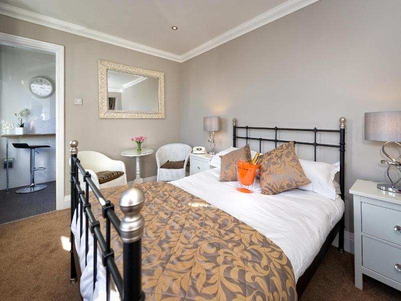 Lennox Lea Hotel & Apartments image