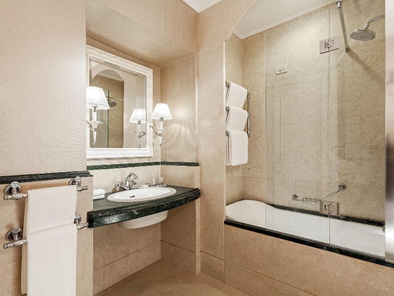 Marriott Hotel Rome Grand Flora image