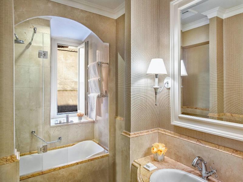 Marriott Hotel Rome Grand Flora image