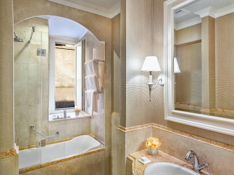 Marriott Hotel Rome Grand Flora image