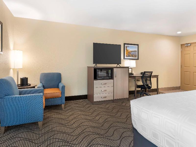 Best Western Plus Heritage Inn image