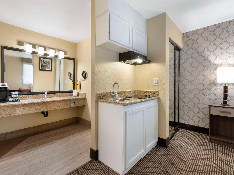 Best Western Plus Heritage Inn image
