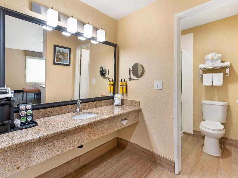 Best Western Plus Heritage Inn image