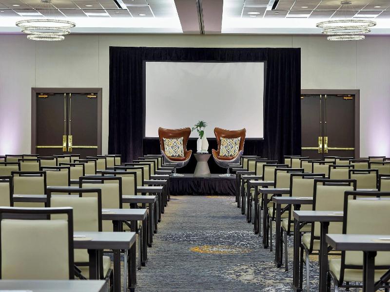Renaissance Chicago Glenview Suites Hotel image