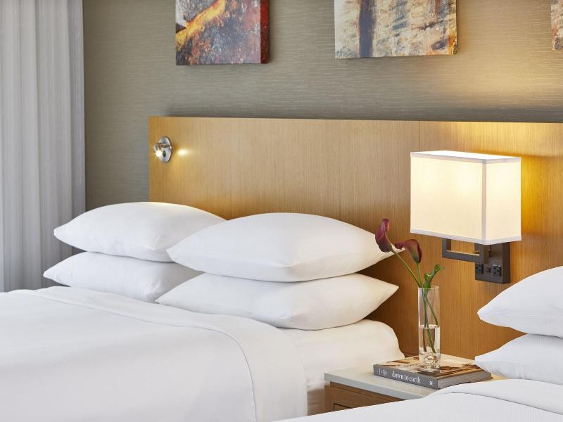 Renaissance Chicago Glenview Suites Hotel image