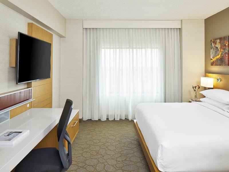 Renaissance Chicago Glenview Suites Hotel image