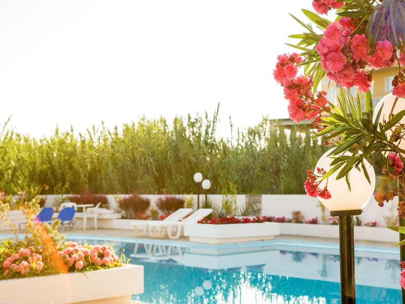 Albatros Hotel image