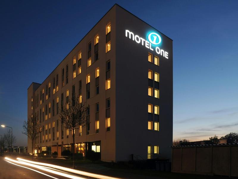 Motel One Frankfurt Airport image