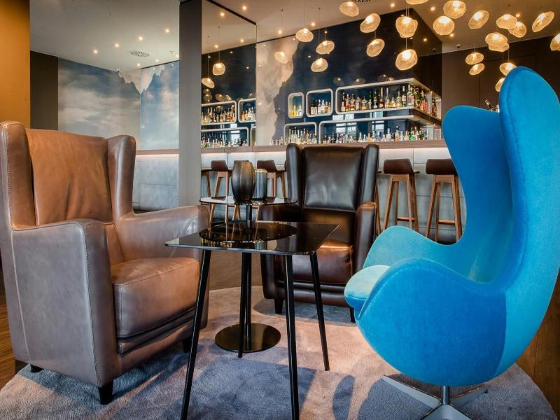 Motel One Frankfurt Airport image