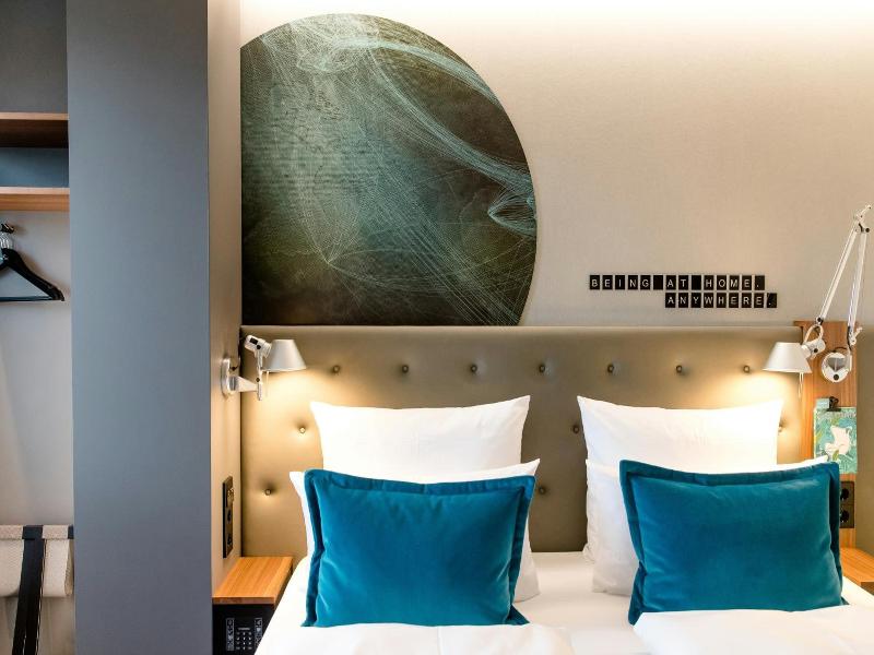 Motel One Frankfurt Airport image