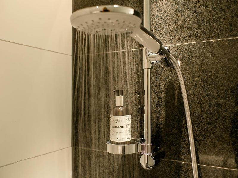 Motel One Frankfurt Airport image