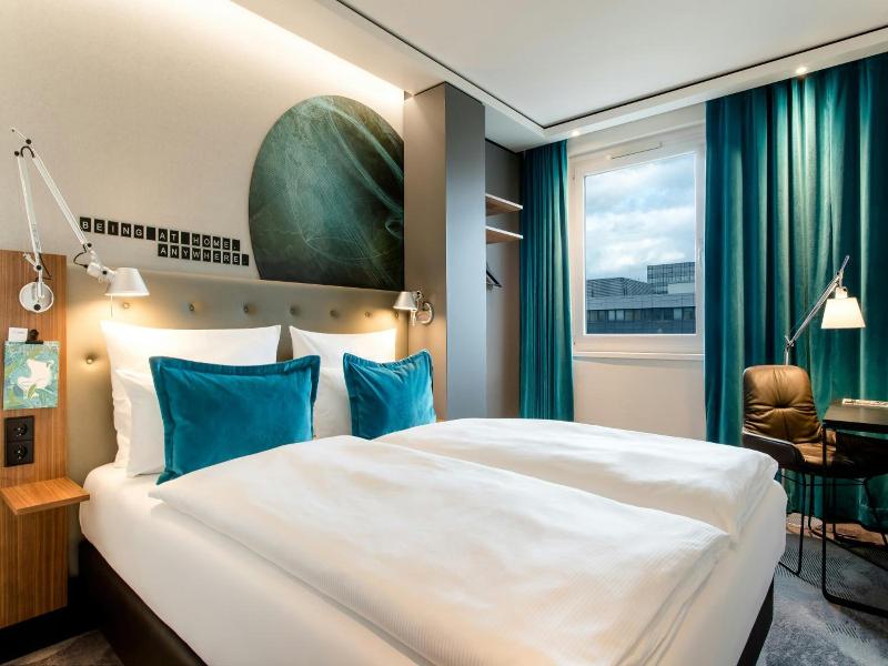 Motel One Frankfurt Airport image