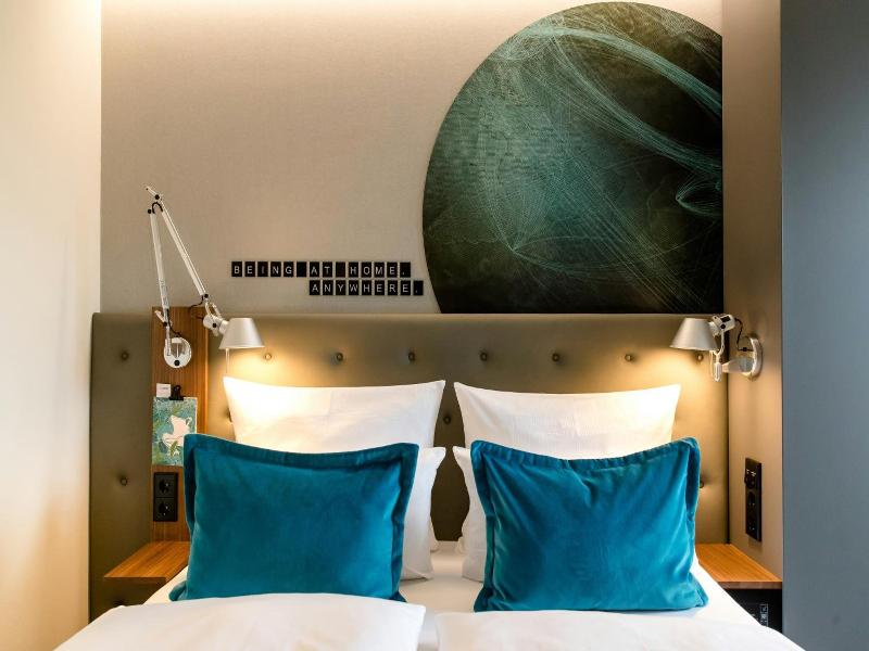 Motel One Frankfurt Airport image