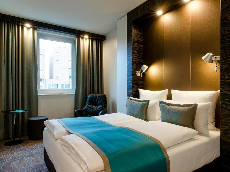 Motel One Berlin-Bellevue image