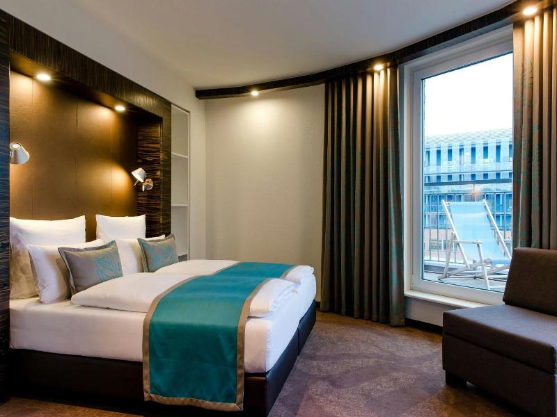Motel One Berlin-Bellevue image