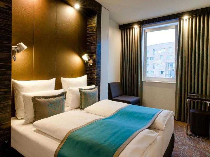 Motel One Berlin-Bellevue image