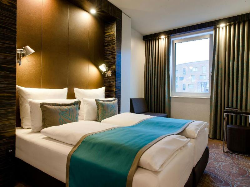 Motel One Berlin-Bellevue image